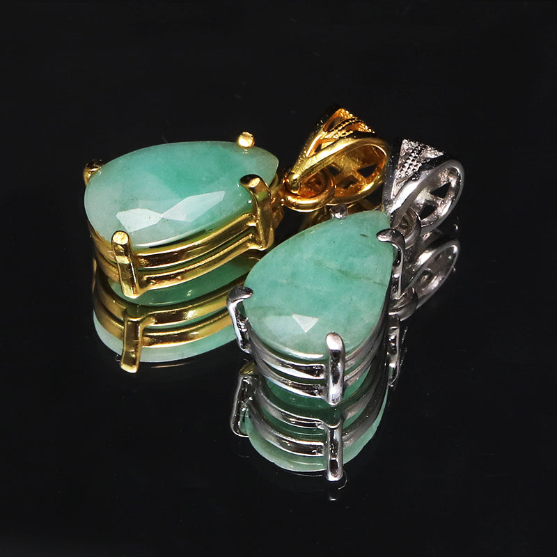 【対象商品10点以上ご購入で30％OFF/決済時に自動割引】ペンダントトップ　エメラルド＜ブラジル産＞　ドロップカット　約7×約10～11mm　Silver925  [co-g1852]