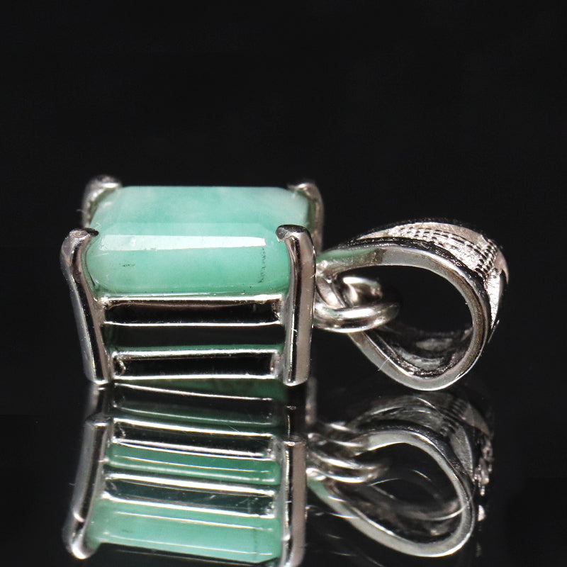 【対象商品10点以上ご購入で30％OFF/決済時に自動割引】ペンダントトップ　エメラルド＜ブラジル産＞　スクエアカット　約6×8mm　Silver925  [co-g1855]