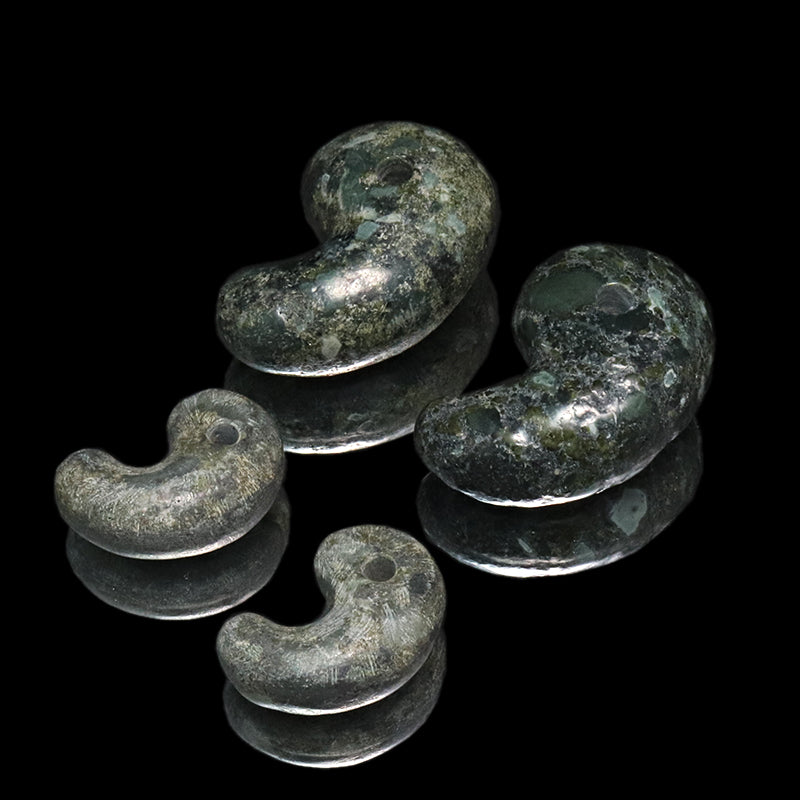 【日本銘石】勾玉　群馬さざれ石(石灰質礫岩)＜群馬県産＞　 [co-g1873]