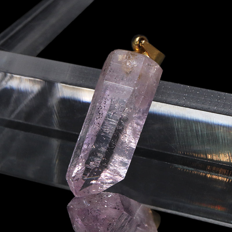 【対象商品10点以上ご購入で30％OFF/決済時に自動割引】ペンダントトップ　ベラクルスアメジスト＜メキシコ産＞　不定形　ステンレス製　ゴールド　ケース付き  [co-g1893]