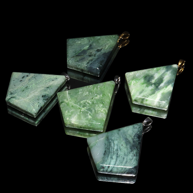 【日本銘石】日高翡翠＜北海道産＞　菱形　約38×42mm　ステンレス（ロジウム）製　ペンダントトップ [co-g3055]