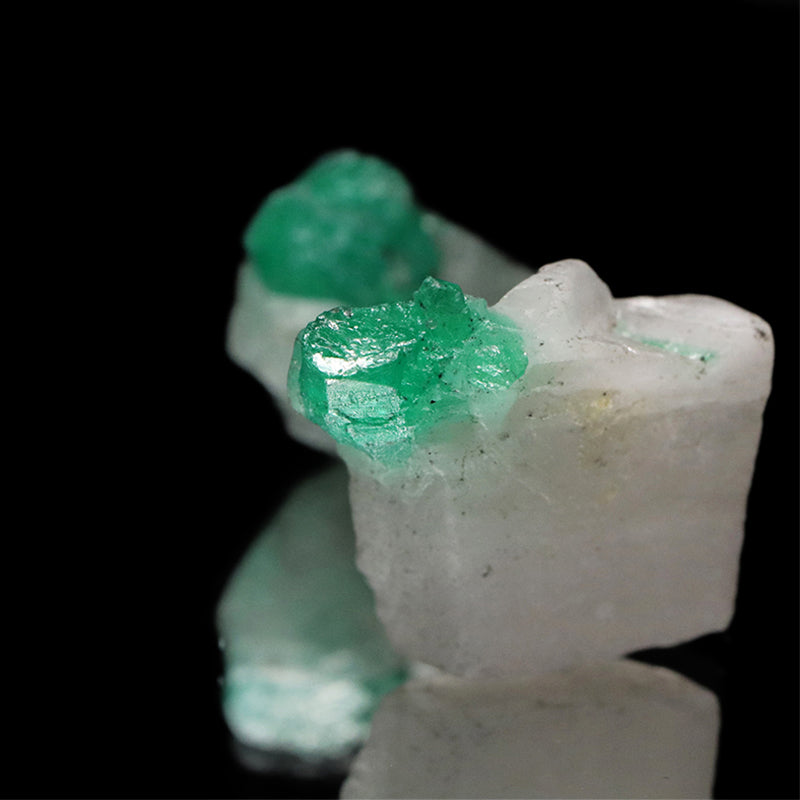 原石　エメラルド　コロンビア産　約1.5～2.5ｇ　ランダム発送　ケース付き [co-g1898]