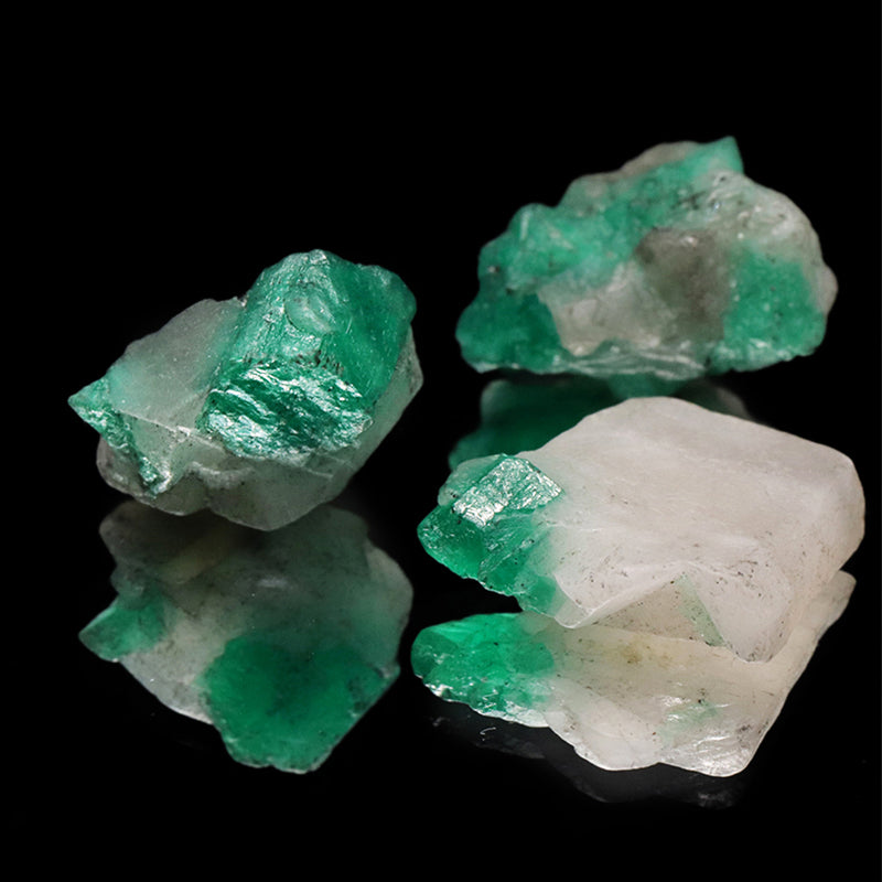 原石　エメラルド　コロンビア産　約1.5～2.5ｇ　ランダム発送　ケース付き [co-g1898]