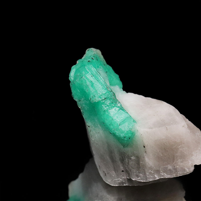 原石　エメラルド　コロンビア産　約5ｇ　ランダム発送　ケース付き [co-g1900]