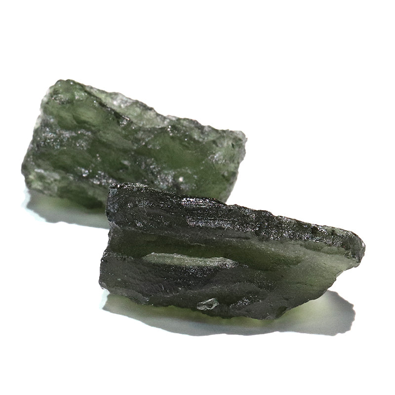 原石　モルダバイト　チェコ産　約3.2ｇ　ランダム発送　ケース付き  [co-g1901]