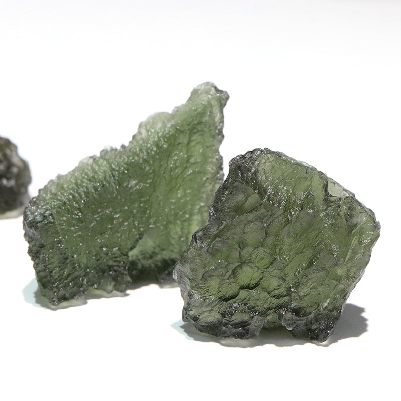 原石　モルダバイト　チェコ産　約4.2～4.4ｇ　ランダム発送　ケース付き  [co-g1903]