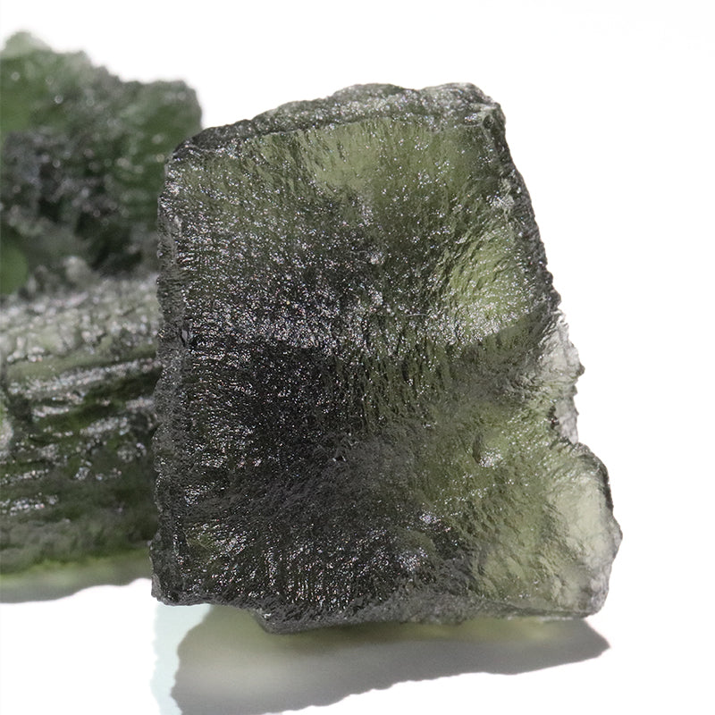 原石　モルダバイト　チェコ産　約5.3～5.4ｇ　ランダム発送　ケース付き  [co-g1906]