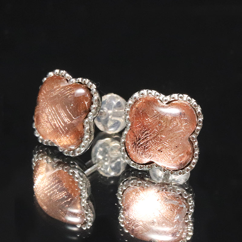 【割引不可】ピアス　ギベオン＜ナミビア産＞　クローバー　約10mm　Silver925 [co-g1910]