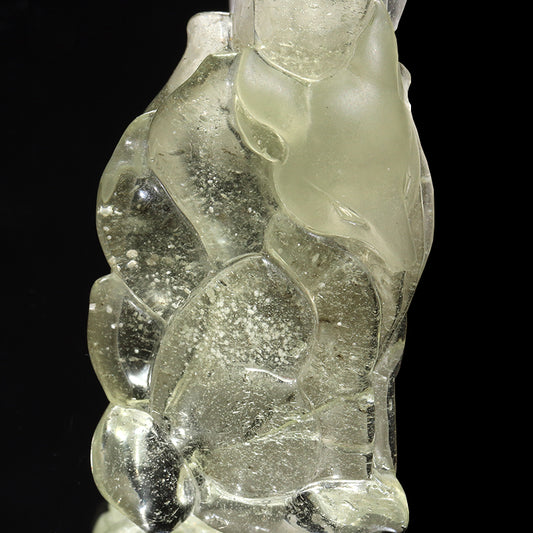 リビアングラス＜エジプト/リビア砂漠産＞　九尾の狐　約2.5×5.9cm　彫り物 [co-g3064]