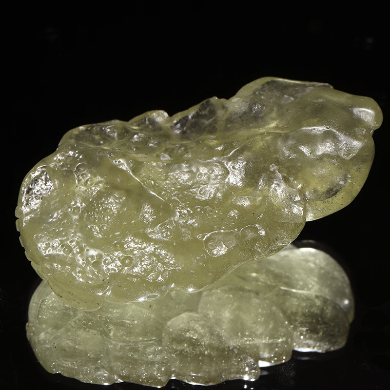 リビアングラス＜エジプト/リビア砂漠産＞　九尾の狐　約3.2×5.2cm　彫り物 [co-g3065]