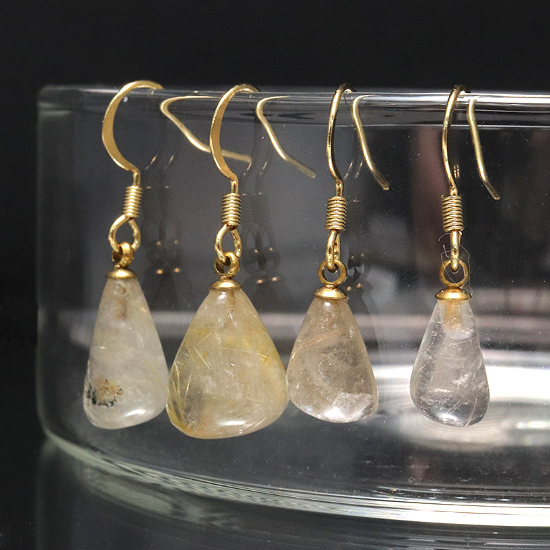 【対象商品10点以上ご購入で30％OFF/決済時に自動割引】ピアス　ルチルクォーツ＜ブラジル産＞　フック型　ステンレス製　ゴールド　ランダム発送  [co-g1916]