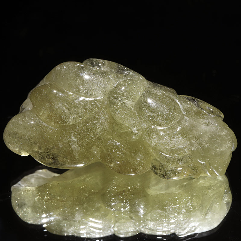 リビアングラス＜エジプト/リビア砂漠産＞　九尾の狐　約2.8×5.6cm　彫り物 [co-g3063]