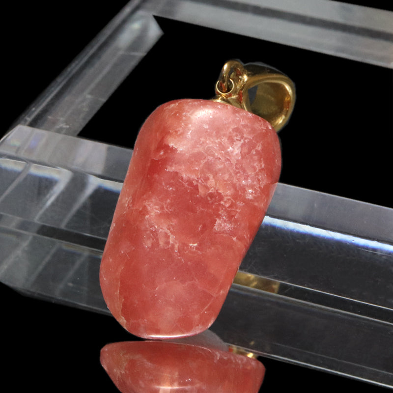 【対象商品10点以上ご購入で30％OFF/決済時に自動割引】ペンダントトップ　インカローズ＜アルゼンチン産＞　原石　約15.5mm×約24mm　手磨き　ステンレス製　ゴールド　  [co-g1923]