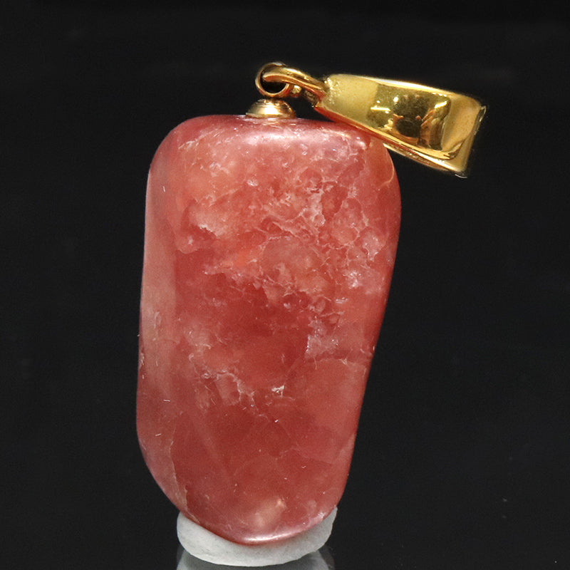 【対象商品10点以上ご購入で30％OFF/決済時に自動割引】ペンダントトップ　インカローズ＜アルゼンチン産＞　原石　約15.5mm×約24mm　手磨き　ステンレス製　ゴールド　  [co-g1923]