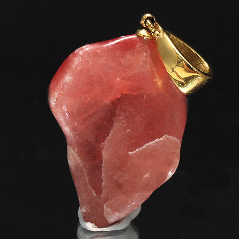 【対象商品10点以上ご購入で30％OFF/決済時に自動割引】ペンダントトップ　インカローズ＜アルゼンチン産＞　原石　約22.4mm×約30.5mm　手磨き　ステンレス製　ゴールド　  [co-g1924]