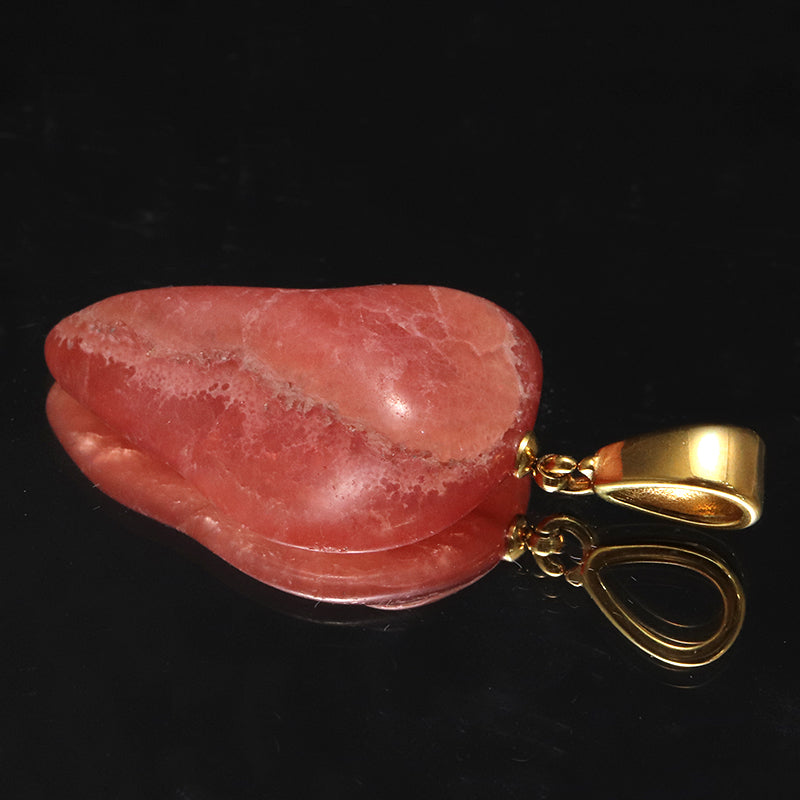 【対象商品10点以上ご購入で30％OFF/決済時に自動割引】ペンダントトップ　インカローズ＜アルゼンチン産＞　原石　約23.4mm×約31.2mm　手磨き　ステンレス製　ゴールド　  [co-g1925]