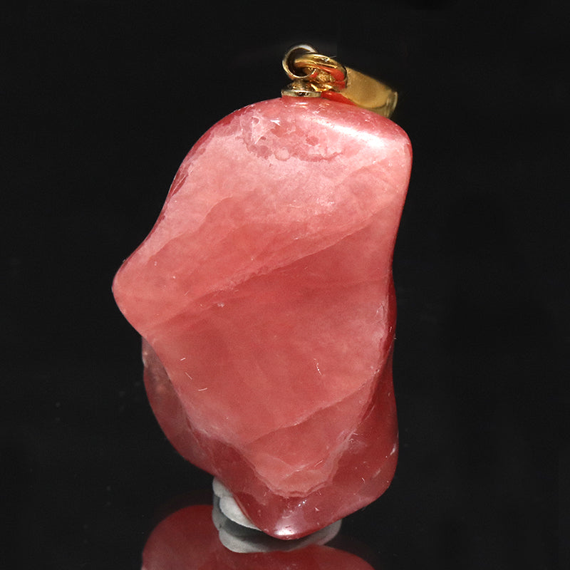 【対象商品10点以上ご購入で30％OFF/決済時に自動割引】ペンダントトップ　インカローズ＜アルゼンチン産＞　原石　約21.5mm×約31.5mm　手磨き　ステンレス製　ゴールド　  [co-g1931]