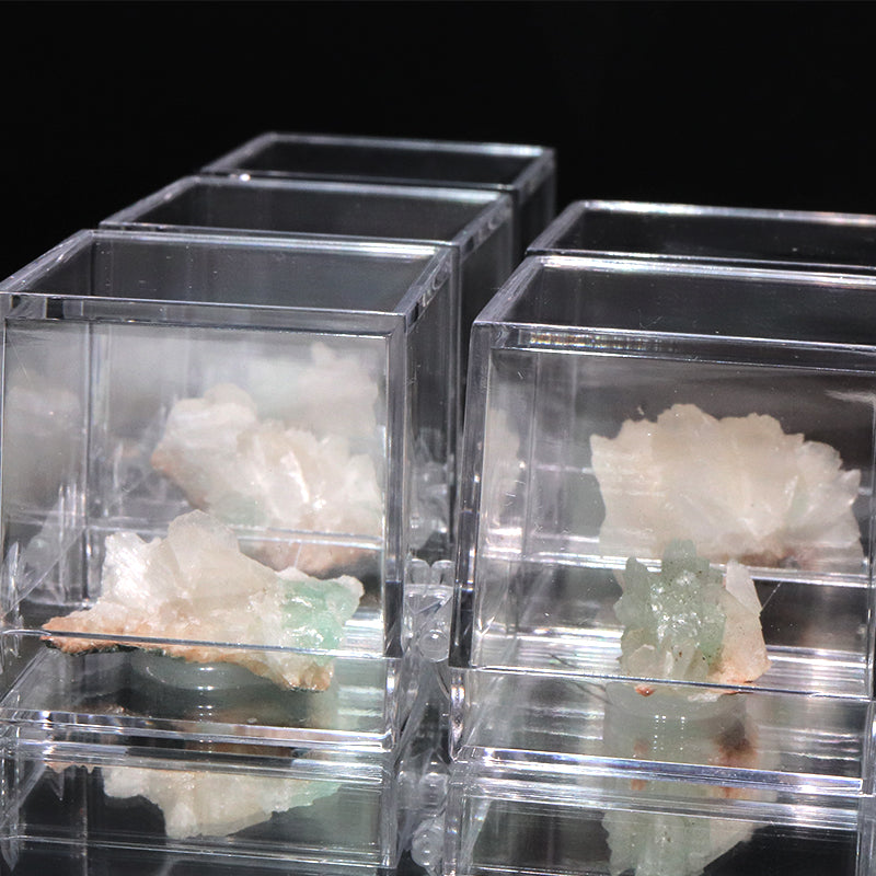 原石　アポフィライト　インド産　ケース入り　ランダム発送  [co-g1946]