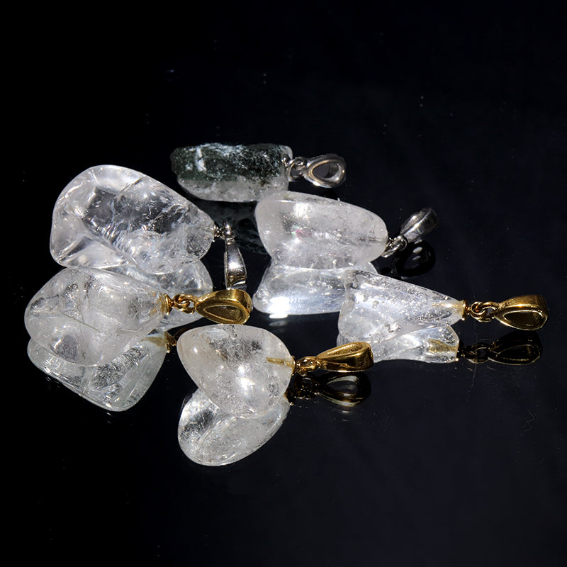 【対象商品10点以上ご購入で30％OFF/決済時に自動割引】マニハール水晶＜ヒマラヤ産＞　原石　約14～22×20～32mm　ステンレス製　シルバー　ペンダントトップ　ランダム発送 [co-g2556]