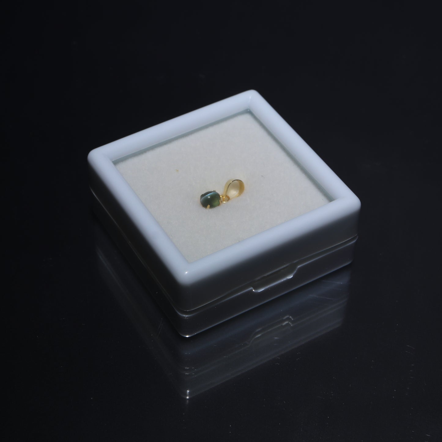 アレキサンドライトキャッツアイ＜インド産＞　オーバル型　約3×4mm　k18　ゴールド  ペンダントトップ  [co-g2584]