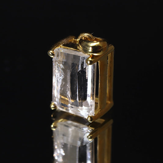 ペンダントトップ　フェナカイト＜ロシア産＞　スクエアカット　約3.8ct　silver925　ゴールド [co-g1141]
