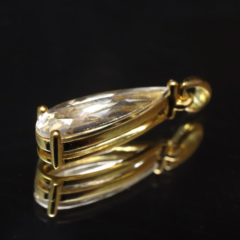 ペンダントトップ　フェナカイト＜ロシア産＞　ドロップカット　約2.8ct　silver925　ゴールド　[co-g1143]