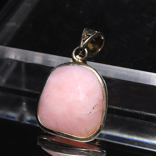 【割引不可】ピンクオパール＜オーストラリア産＞　ローズカット型　約10～14×約14～17mm　Sliver925　ペンダントトップ [co-g3178]