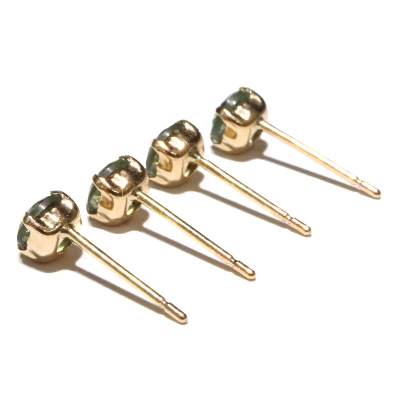 【現品限り】ピアス　モルダバイト＜チェコ産＞　突き刺し型　約4mm　K18　ゴールド  [co-g2125]