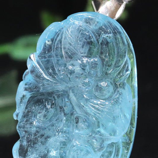 ペンダントトップ　アクアマリン＜ブラジル産＞　蝙蝠　約19.2×30.5mm　ステンレス製　シルバー  [co-g2203]