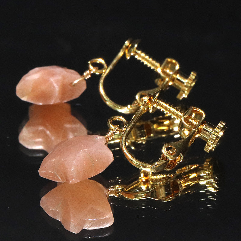 ピアス・イヤリング　サンストーン＜インド産＞　星型カット　ネジ巻き式　ステンレス製　ゴールド  [co-g2212]