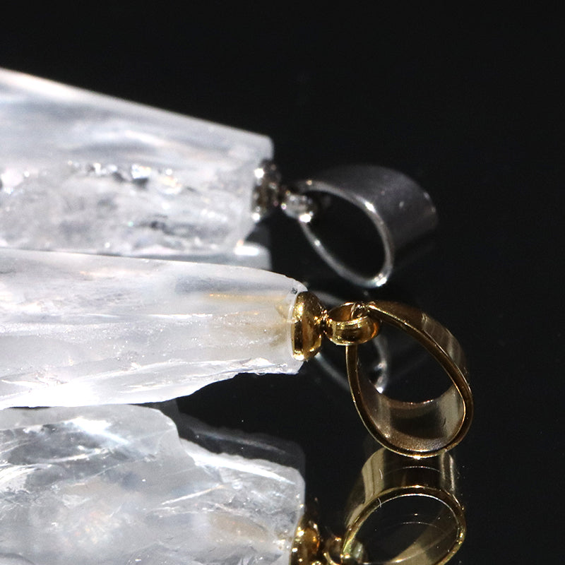 ペンダントトップ　ロッククリスタル＜マダガスカル産＞　　原石　 約10～18×約18～30mm　ステンレス製　ランダム発送 [co-g2235]