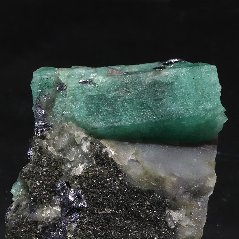 エメラルド＜コロンビア/ムゾー鉱山産＞　原石 [co-g2341]