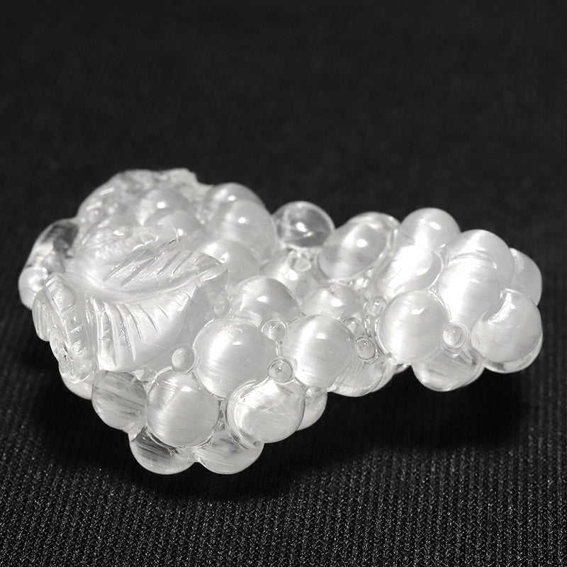 ニードルイントパーズ＜ブラジル産＞　蒲萄(ぶどう)　ミニ彫り物　約横14～20×縦22～30mm [co-g3467]