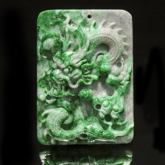 翡翠＜ミャンマー産＞　龍　約37×51mm　穴あり　ペンダントトップ [co-g2846]