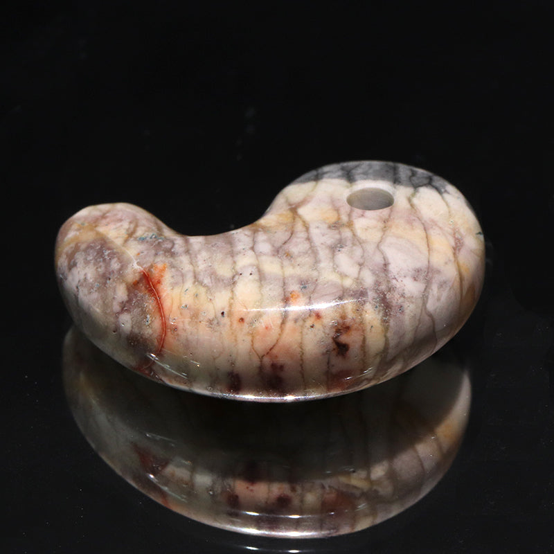 アロワナストーン＜インドネシア産＞　勾玉  [co-g2372]