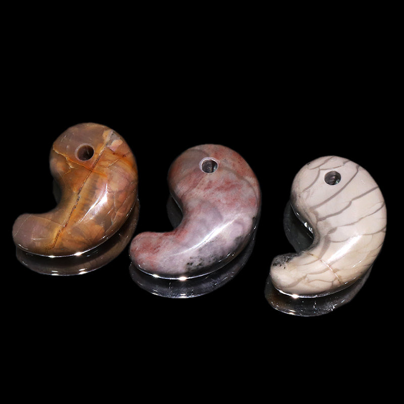 アロワナストーン＜インドネシア産＞　勾玉  [co-g2372]