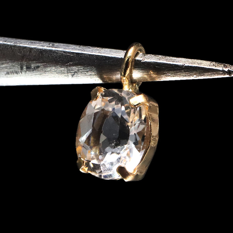 ペンダントトップ　フェナカイト＜ロシア産＞　オーバルカット　約4×5mm　K18　ゴールド　[co-g1553]