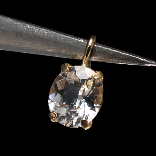 ペンダントトップ　フェナカイト＜ロシア産＞　オーバルカット　約4×5mm　K18　ゴールド　[co-g1553]