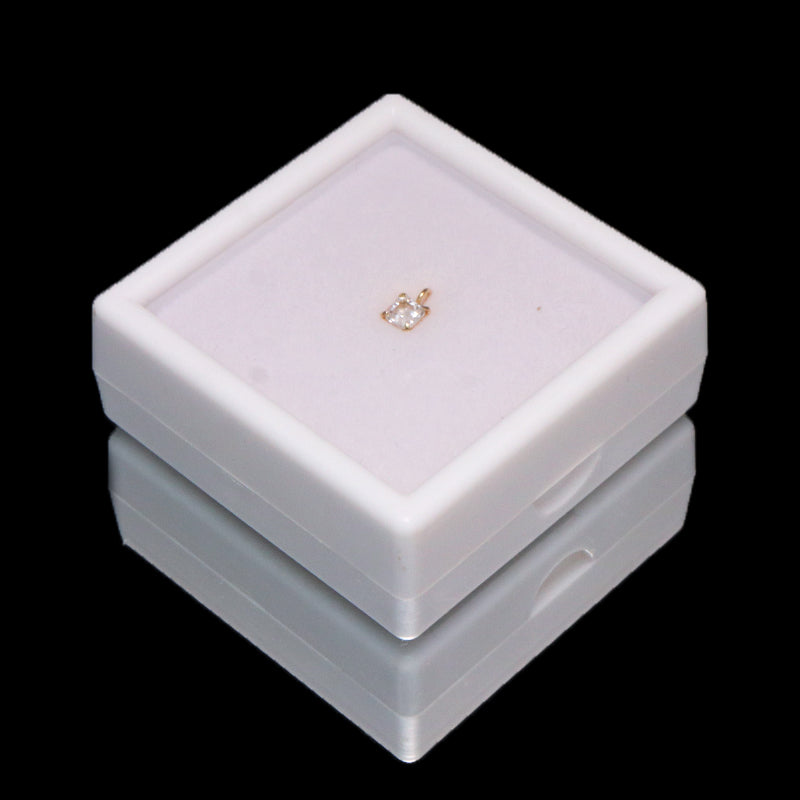 ペンダントトップ　フェナカイト＜ロシア産＞　スクエアカット　約3×3mm　K18　ゴールド　[co-g1552]