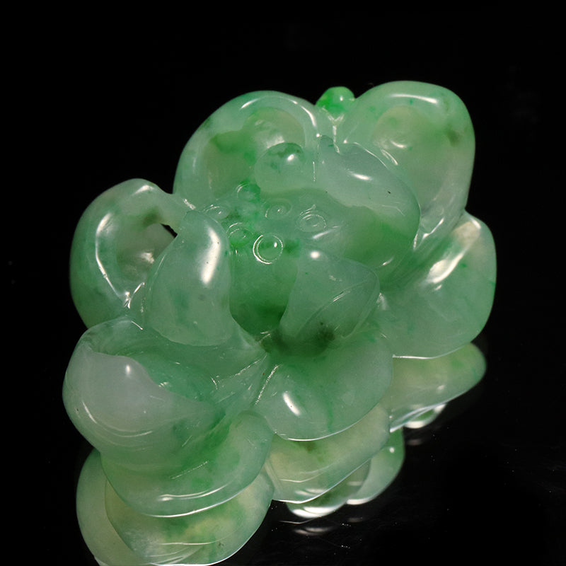 本翡翠＜ミャンマー産＞　蓮花　約29×20mm　穴あり　ペンダントトップ [co-g2864]