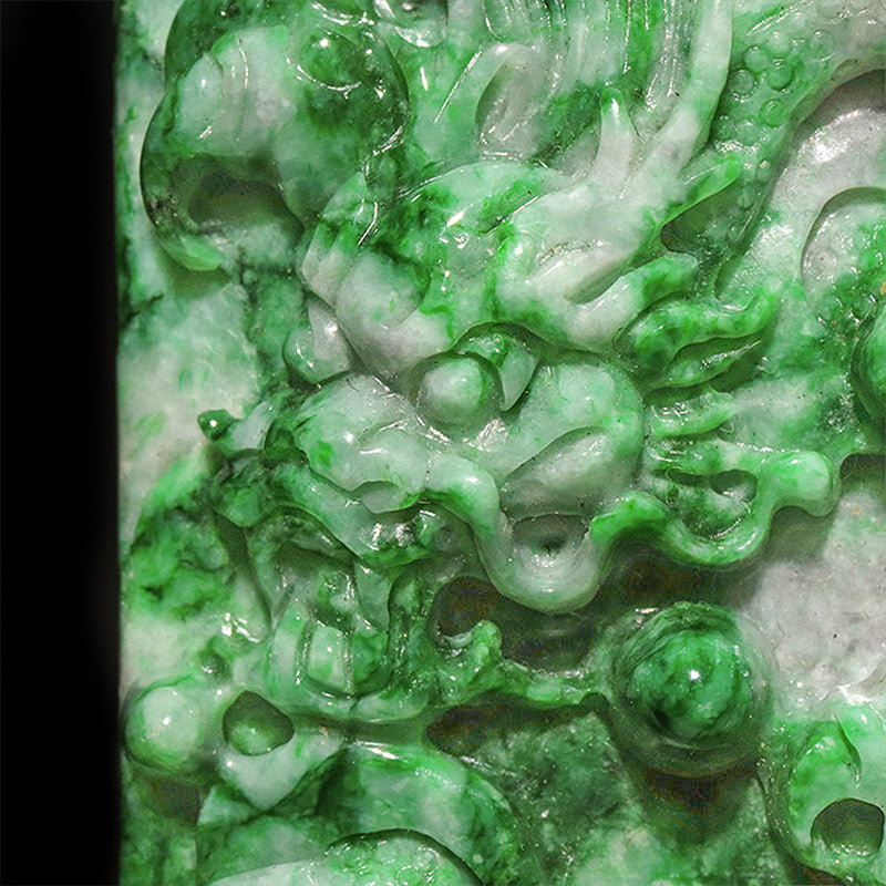 翡翠＜ミャンマー産＞　龍　約37×51mm　穴あり　ペンダントトップ [co-g2846]
