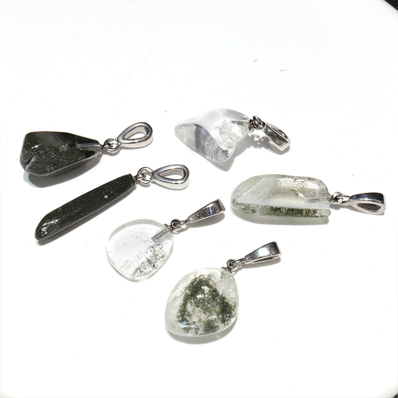 【対象商品10点以上ご購入で30％OFF/決済時に自動割引】マニハール水晶＜ヒマラヤ産＞　トップ　約4～15×12～24mm　ステンレス製　シルバー　ランダム発送 [co-g2422]
