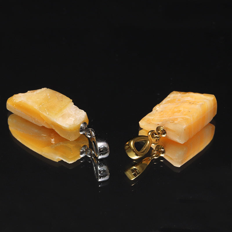 【日本銘石】ペンダントトップ　北海道オパール＜北海道産＞　約7～11mm×約10～23mm　ステンレス製　ランダム発送  [co-g1621]