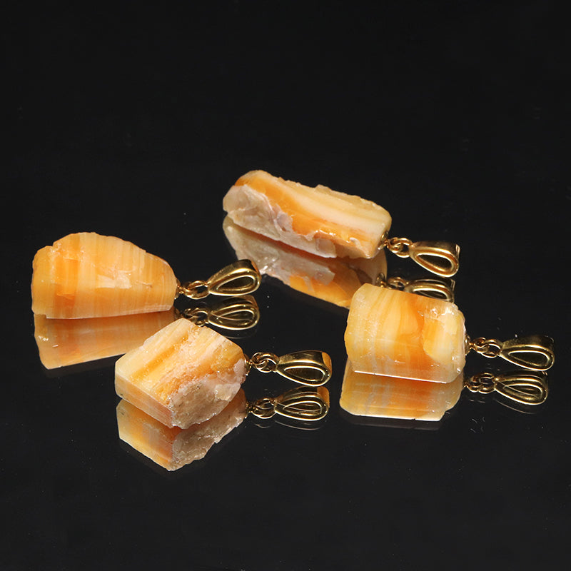 【日本銘石】ペンダントトップ　北海道オパール＜北海道産＞　約8～13mm×約14～24mm　ステンレス製　ランダム発送  [co-g1622]