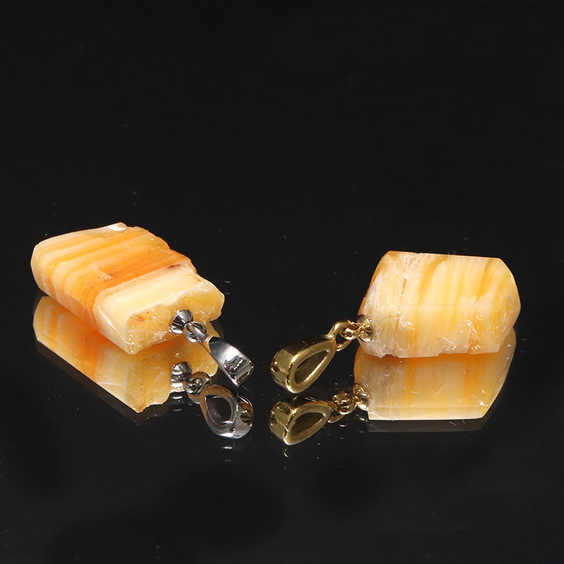 【日本銘石】ペンダントトップ　北海道オパール＜北海道産＞　約8～14mm×約13～23mm　ステンレス製　ランダム発送  [co-g1623]