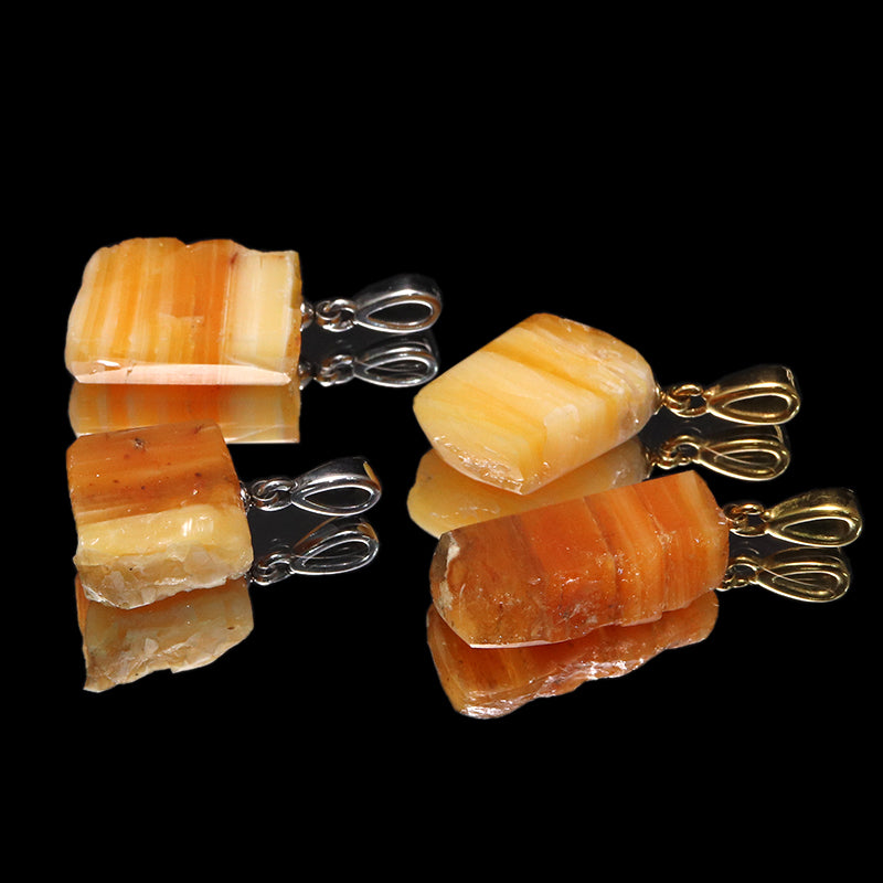 【日本銘石】ペンダントトップ　北海道オパール＜北海道産＞　約8～14mm×約13～23mm　ステンレス製　ランダム発送  [co-g1623]