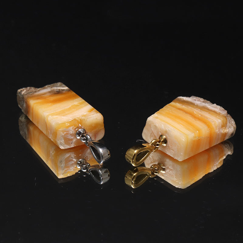 【日本銘石】ペンダントトップ　北海道オパール＜北海道産＞　約13～15mm×約20～28mm　ステンレス製　ランダム発送  [co-g1627]