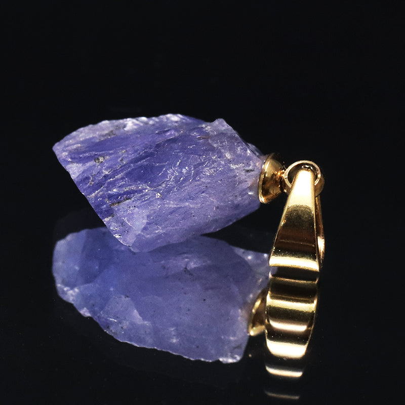 【11/30まで12月誕生石20％OFF(決済時に自動割引)】【対象商品10点以上ご購入で30％OFF/決済時に自動割引】ペンダントトップ　タンザナイト＜北海道産＞　原石　約8～16mm　ステンレス製　ゴールド　ランダム発送  [co-g1628]