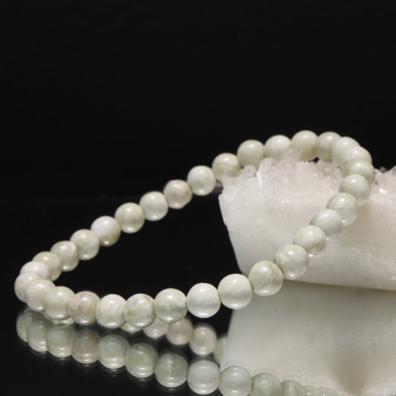 【日本銘石】ブレス　糸魚川翡翠＜新潟県産＞　白　丸約6mm　[co-g1645]