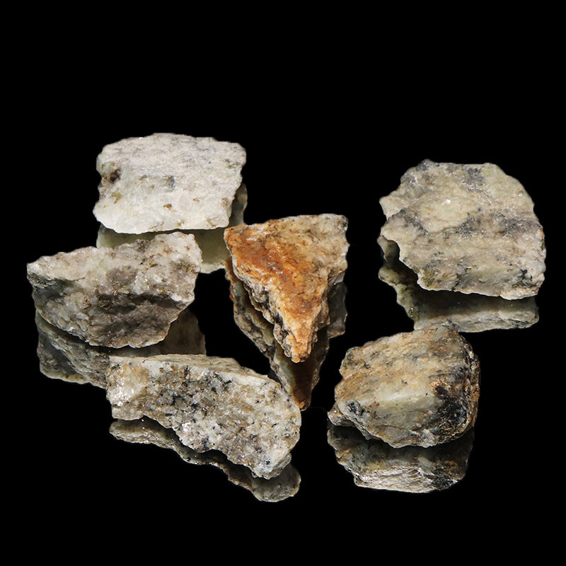 【日本銘石】原石　杉石(スギライト)＜愛媛県産＞　約7～10g　ランダム発送 [co-g1651]